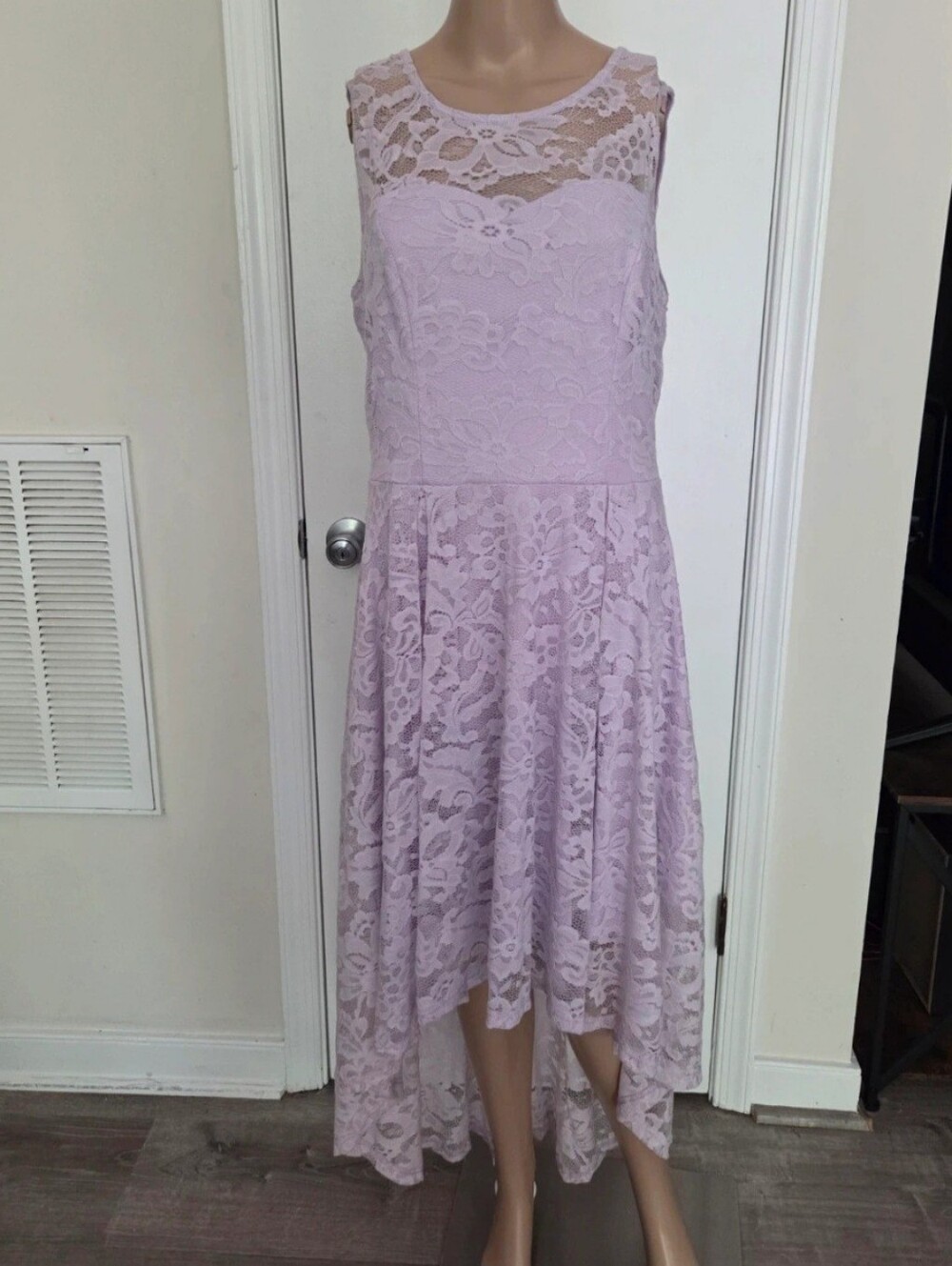 Lace Sleeveless High-Low Midi Dress in Light Lavender XL